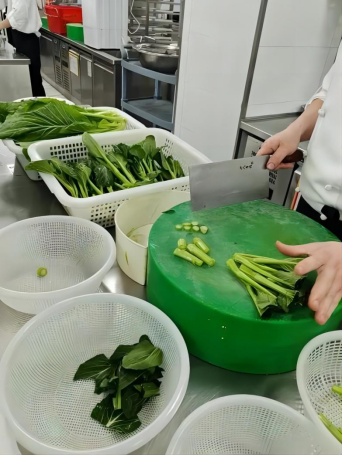 如何衡量餐饮企业在绿色低碳、节能环保等方面的表现?